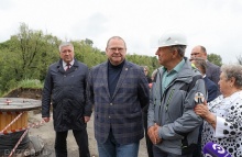 В рамках губернаторского контроля Олег Мельниченко посетил объекты, строящиеся в Нижнеломовском районе