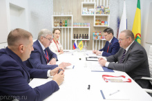Губернатор Олег Мельниченко обсудил с ректором МГИМО повышение квалификации государственных и муниципальных служащих Губернатор Олег Мельниченко обсудил с ректором МГИМО повышение квалификации государственных и муниципальных служащих