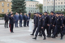 Олег Мельниченко вручил награды сотрудникам патрульно-постовой службы полиции