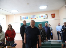 Олег Мельниченко поручил начать капремонт школы имени Столыпина в селе Неверкино