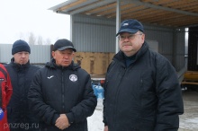 Олег Мельниченко лично контролирует ход работ по строительству новой школы в Бессоновке
