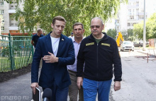 Олег Мельниченко контролирует ход ремонта внутриквартальных дорог в Пензе
